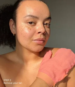 CAIA Cosmetics Hudvård|Brun Utan Sol<INSTANTLY TANNED